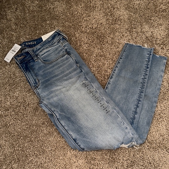Never worn American Eagle Jeans - Picture 3 of 7